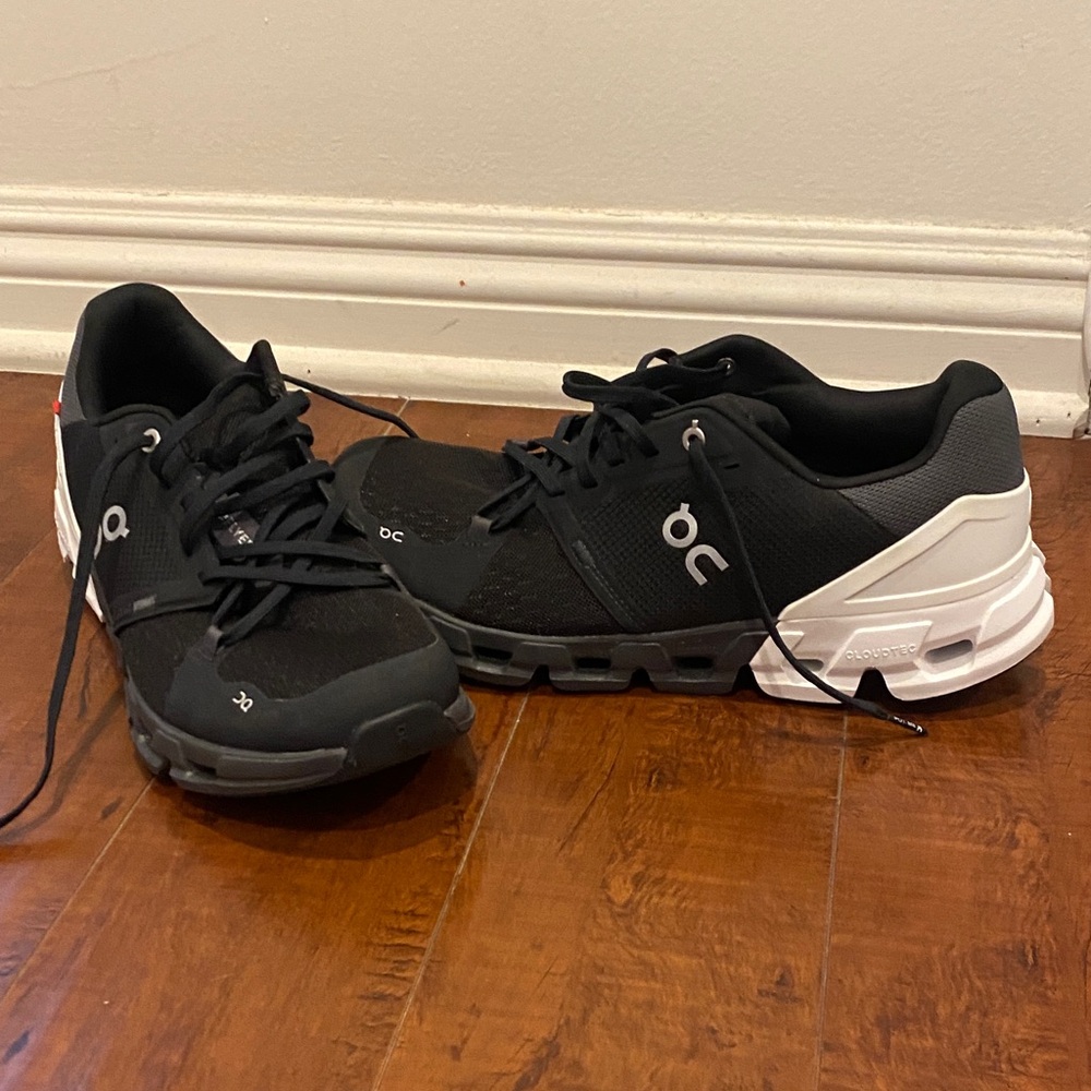 On Running Cloudflyer Dual-Tone Athletic Shoes